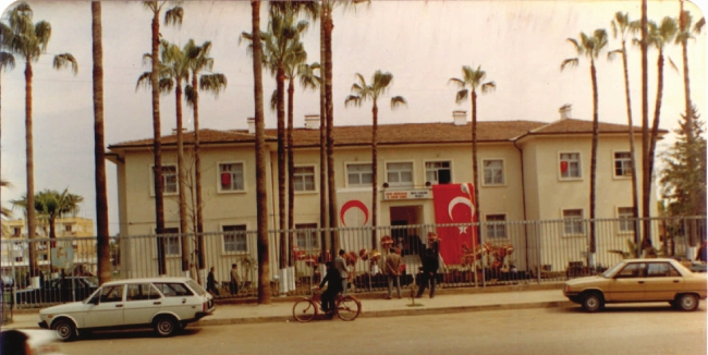 Resimdeki bina 1934 yılının Millet Hastanesi, daha sonra Kadın-Doğum, şimdi ise İdari Bina dır