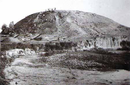 Garstang kazıları başlarken Yumuktepe Höyüğü 1937. İsabella Canerva arşivi