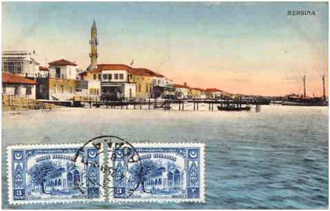 Renklendirilmiş kartpostalda Mavromati İskelesi yukarıdaki tanım ve konuma uygun düşüyor. Hayrettin Ergun arşivi. 1910'ların sonu.